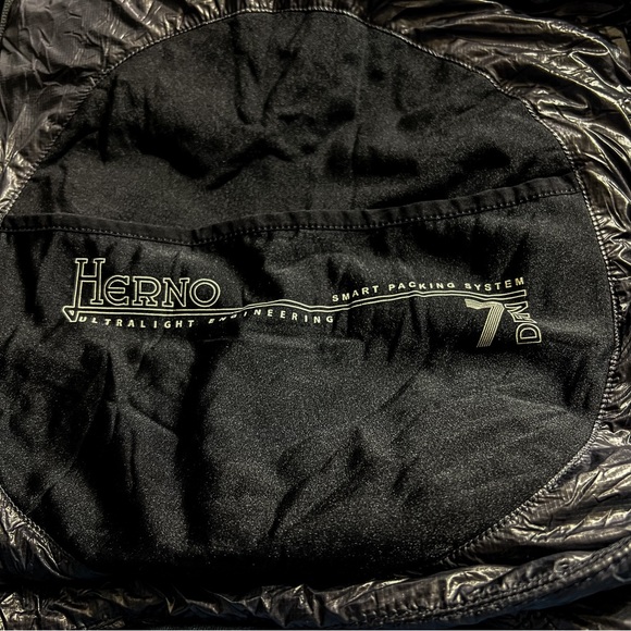 HERNO Ultralight Engineering 7 Den Down
Puffer Jacket- BLACK Size: Below - Picture 3 of 5